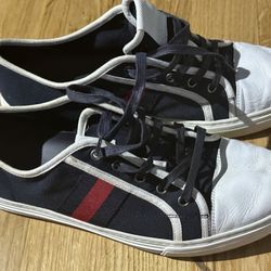 Gucci low top sneakers 