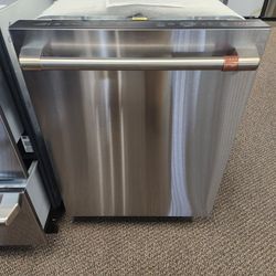 Built-in Top Control Dishwasher in Stainless
Steel with Stainless Steel Tub, Sliding 3ra
Rack, 42 dBA