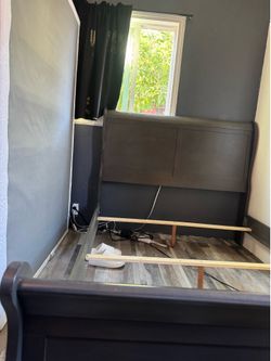 Wood headboard w/ bed frame (full size