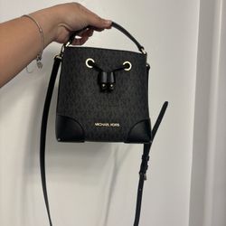 Michael Kors Crossbody Bucket Bag
