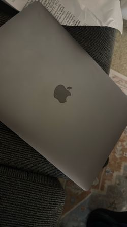 MacBook 2020 With iCloud