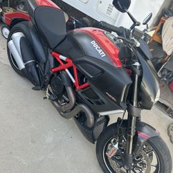 2013 Ducati Diavel Carbon