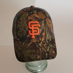 SAN FRANCISCO Giants Camo Hat  Chevrolet Snapback Cap One size New, no 
tags.
One size fits most. Snapback.
100% Polyester.