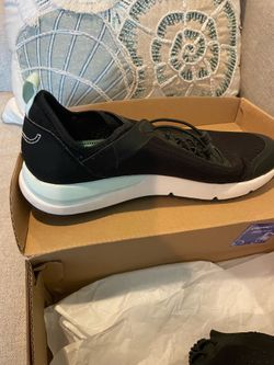 Tropicfeel Women’s Shoes. Size 9