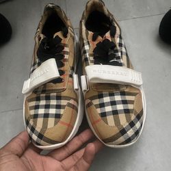 Burberry check and leather SZ 10