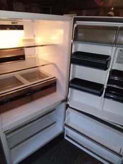 Whirlpool Tan 21.1 Cu Ft Fridge/Freezer On Bottom
