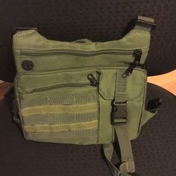 MAN & WOMAN  CHEST BAG 1 AVAILABLE IN GREEN!