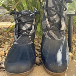 Women’s Sperry Duck Boots - 8