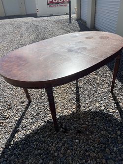Oval Wood Dining Table with Tapered Legs