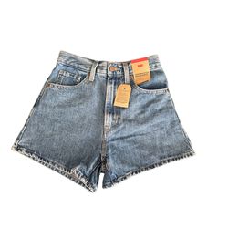 Levi’s High Wasted Mom Short