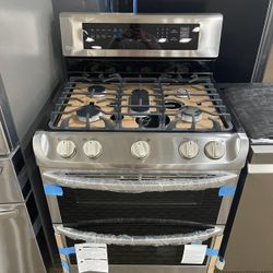 NEW LG gas double oven stove available for only $39 down 🔥 with NO CREDIT CHECK!