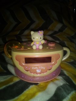 Hello kitty clock and radio