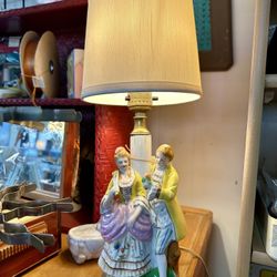 Vintage Colonial Couple Porcelain Lamp 