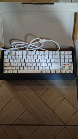 Red dragon k552 Works Great Light Up Keys