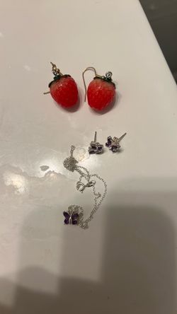 Free earrings set 2 pair and necklace and free teddy bears pick up