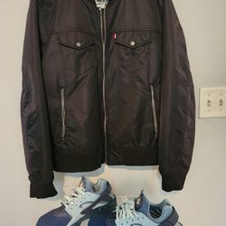 Like NEW Air Hurraches 10.5 and Men's Levi's Jacket