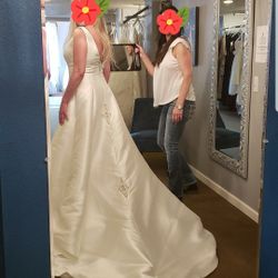 Casablanca wedding dress Size 14