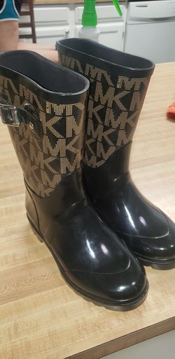 Michael Kors rain boots ...sizes "6"....