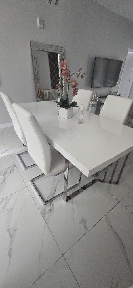 White Acrylic Dining Room Table Set With 4 Chairs