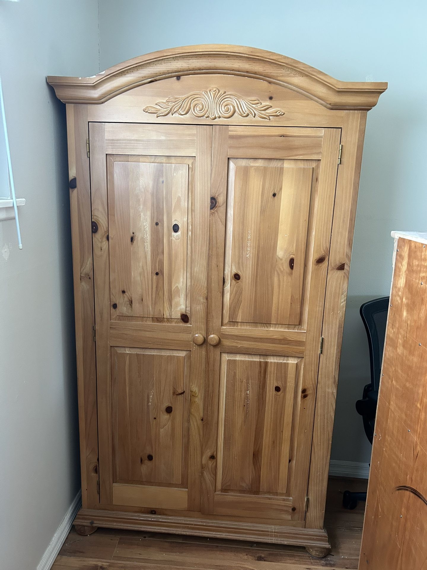 Wardrobe closet