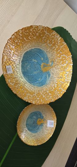 Embossed Glass Plate Set 