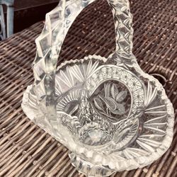 The BYRDES Collection By HOFBAUER. BEAUTIFUL VINTAGE CLEAR LEAD CRYSTAL CUT GLASS BASKET WITH BIRD, DIAMOND AND LEAF PATTERN  