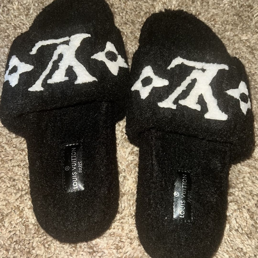 Louis Vuitton Slides for Sale in Victorville, CA - OfferUp