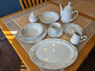 8-piece set of China - never used