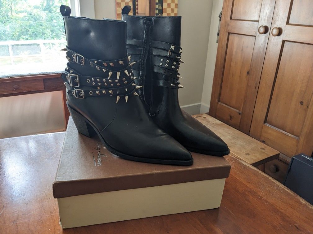 Chunky Heel Rivet Buckle Ankle Boots