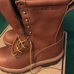217 Red Wing Men Boots Size 9.5 EE 
