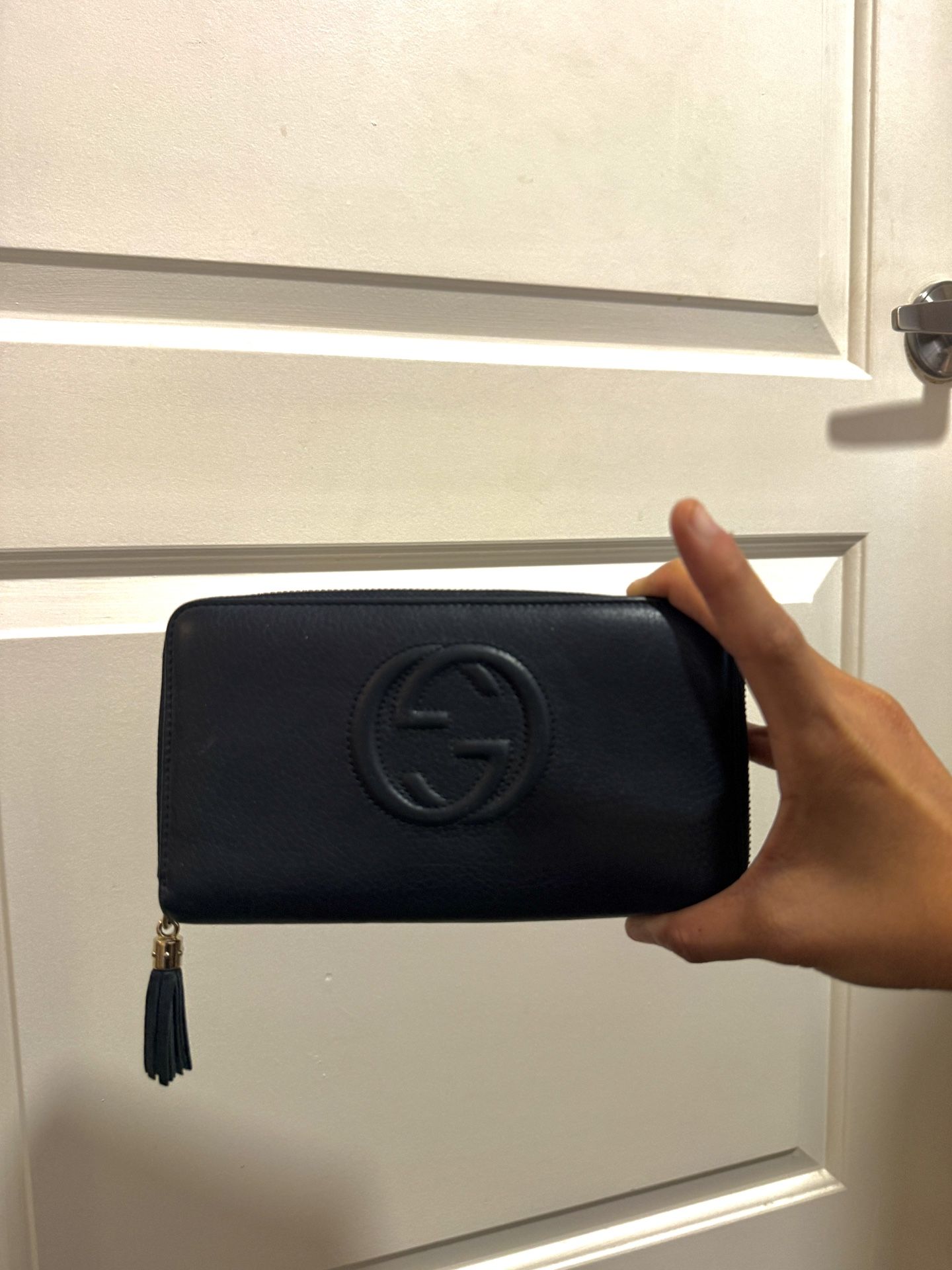 Gucci zip wallet (authentic, used but in great shape)