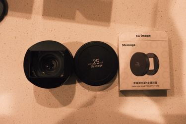 SG-Image 25mm f/1.8 AF Prime Lens + Metal Lens Hood (Sony E-Mount)
