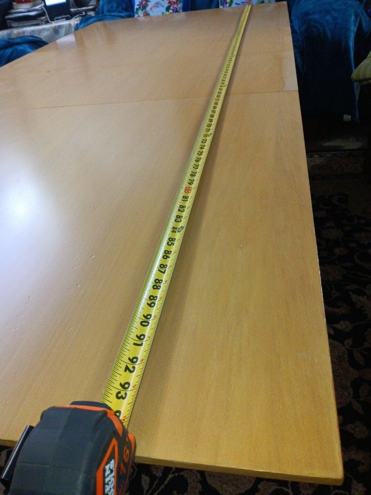 Dining table. turning in 3 different size, Fits 8-10-12 People