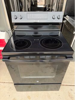 GE electric stove black with AirFry