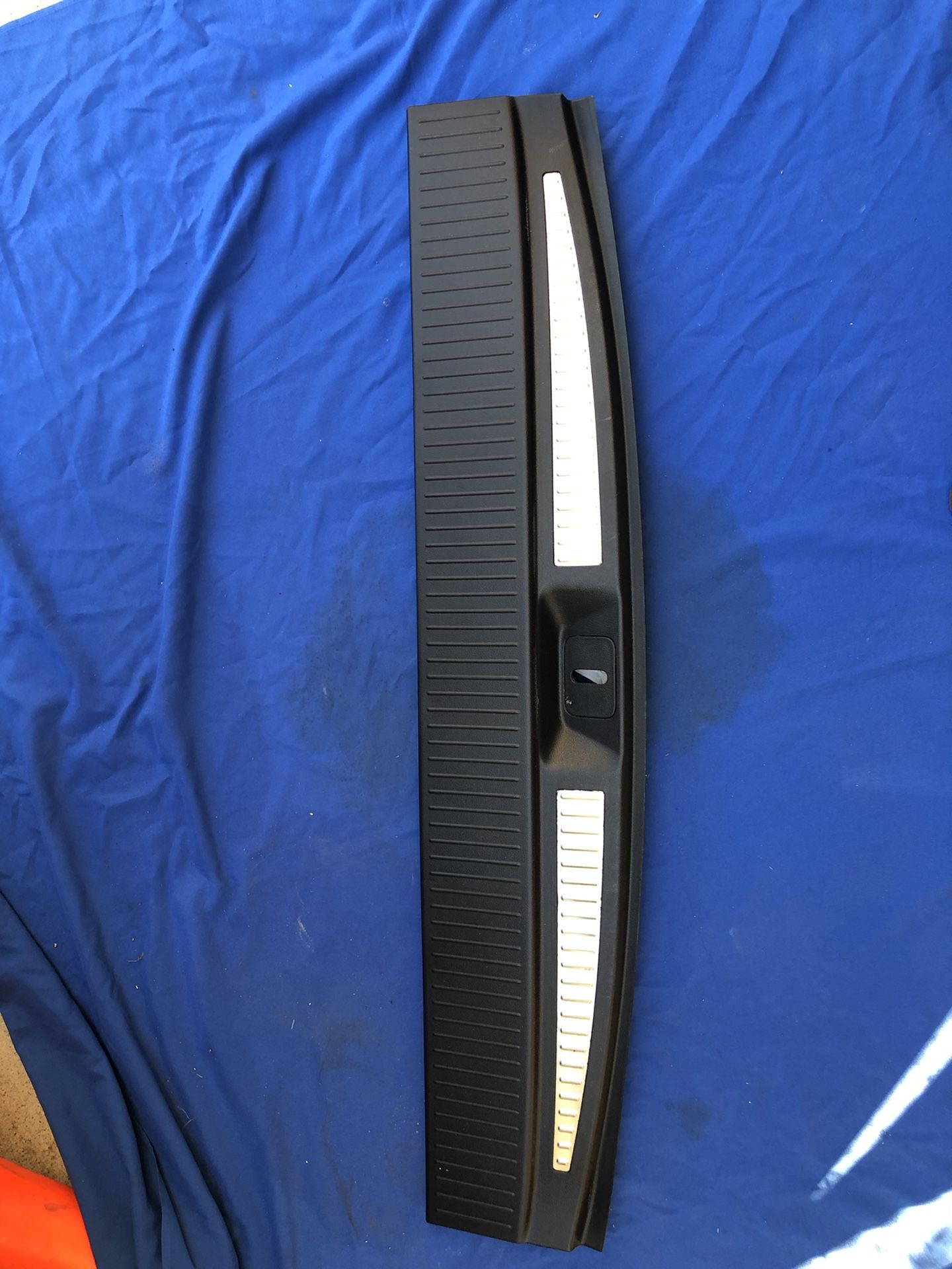 15-17 suburban scuff plate