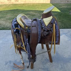 Saddle/Montura De Caballo 