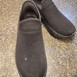 Men's size 10.5 Sketcher Slip-ins black slip-on shoes 