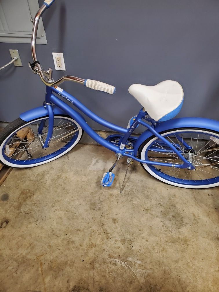 Huffy cruiser bike. Only rode a handful of times. Nice bike