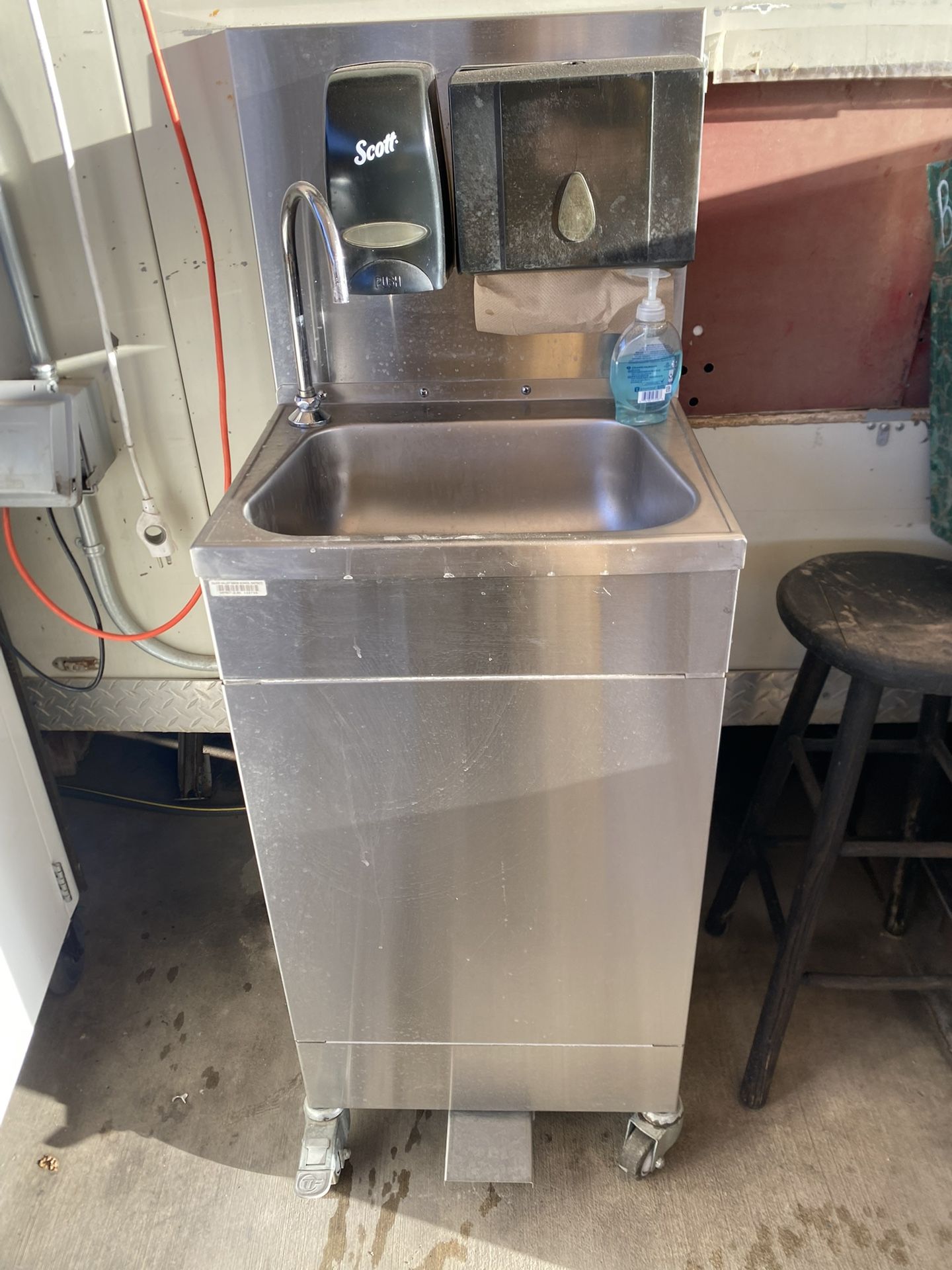 Stainless Steel Foot Pump Portable Sink