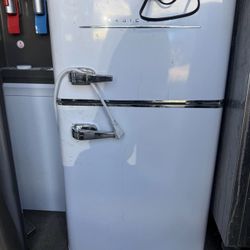 Magic chef Mini Fridge 