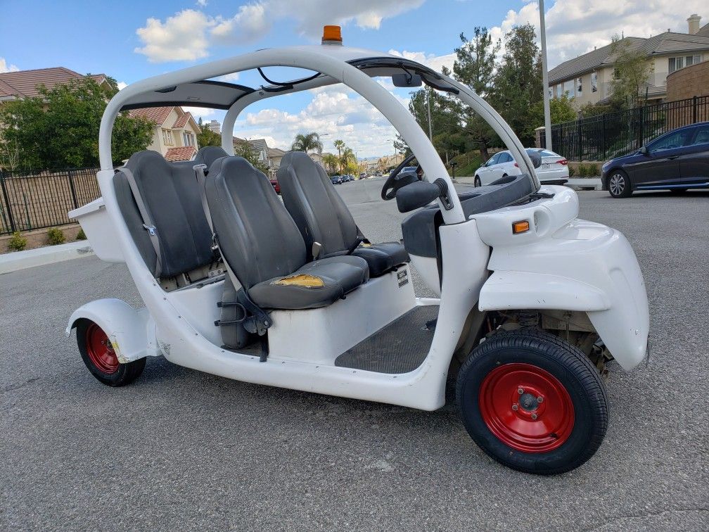 GEM ELECTRIC CAR GOLF CART