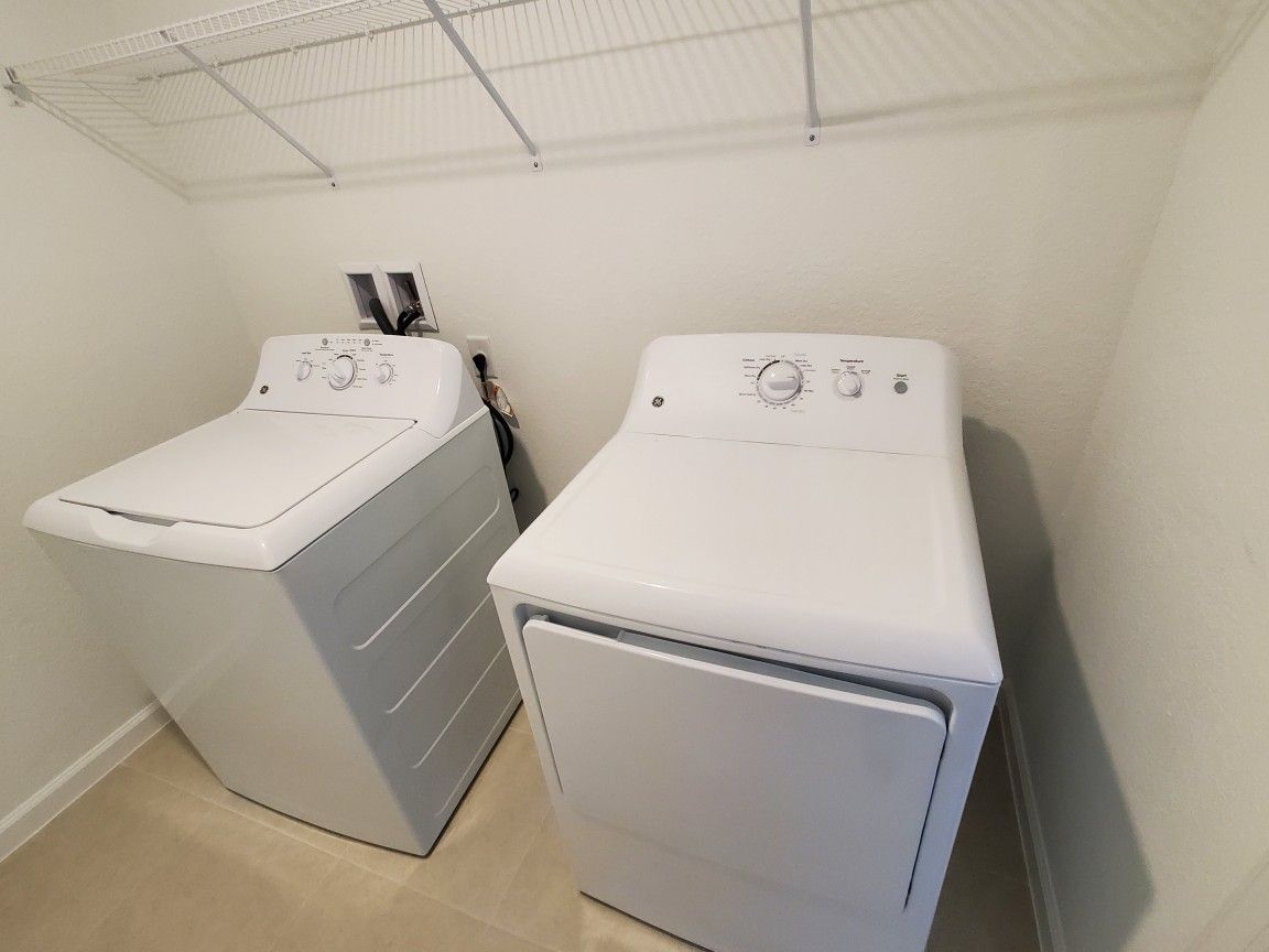 New GE Washer/Gas Dryer Set