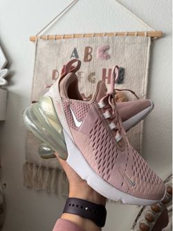 Women’s Nikes air max 270s pink Oxford