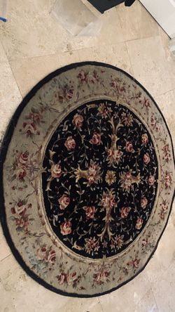 6 x 6 round roses wool rug