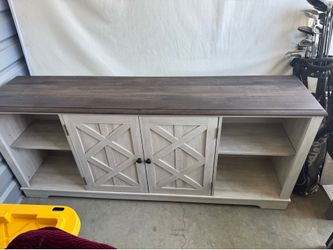 Entertainment center