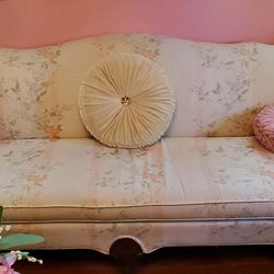 Camelback traditional Sofa White with flowers/pink Stripes