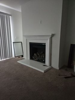 Fireplace mantel