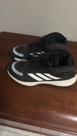 Basketball shoe