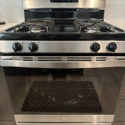 GE 30” Freestanding Gas Range 