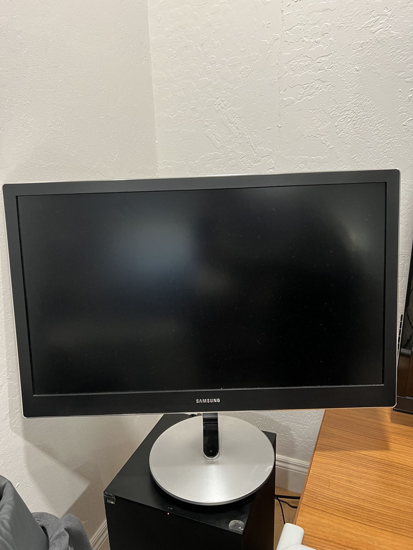 QHD Samsung Series 9 S27B970D 27" Monitor 